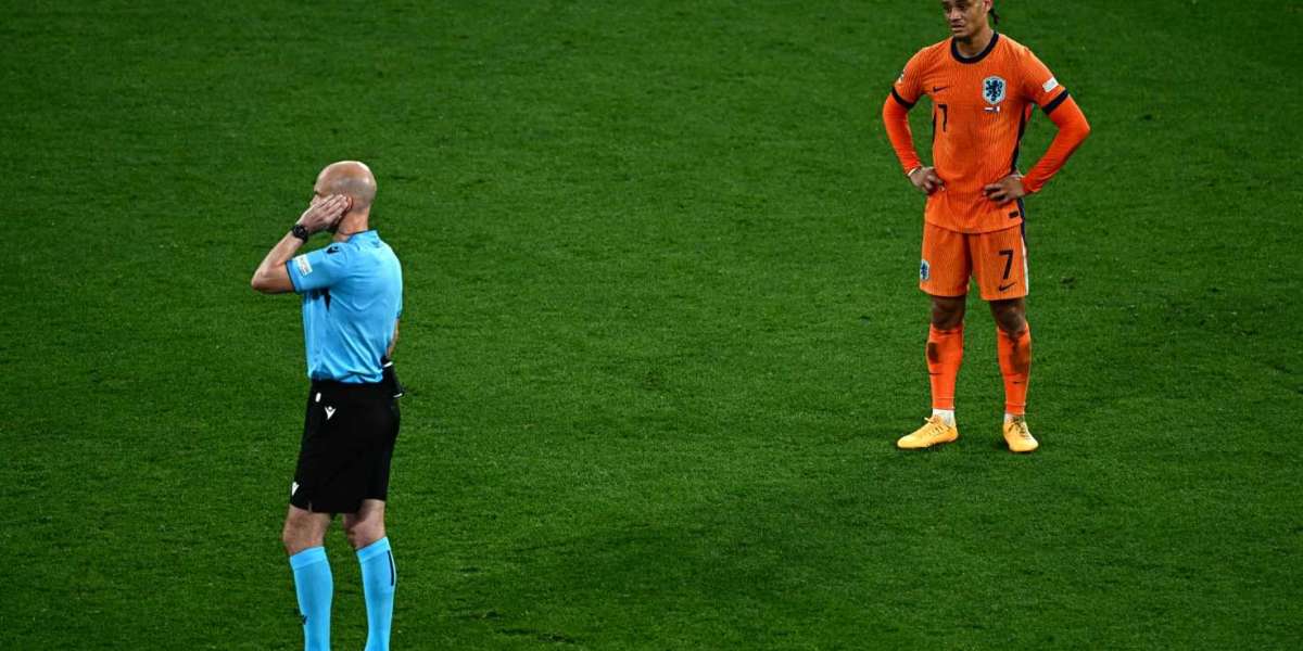L'Olanda si vede negare dal VAR la vittoria di Simons, mentre la Francia fa riposare Mbappé in uno scialbo pareggio